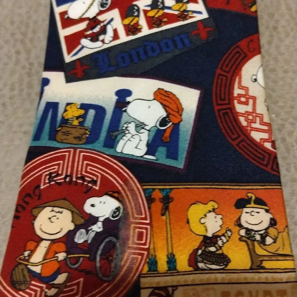 Vintage Peanuts Charlie Brown and Gang World Vacation Men's Tie